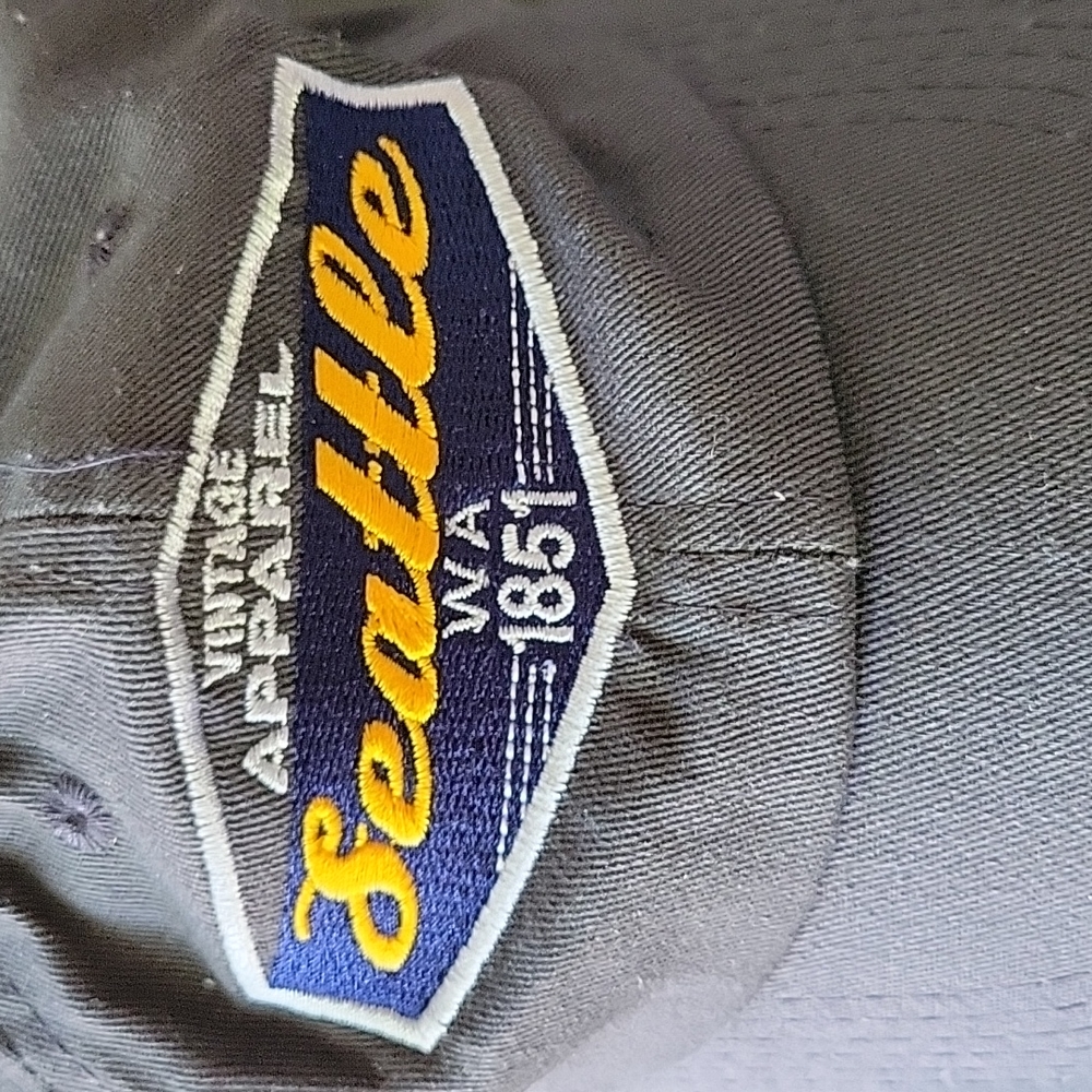 Baseball cap - Picture 2 of 5